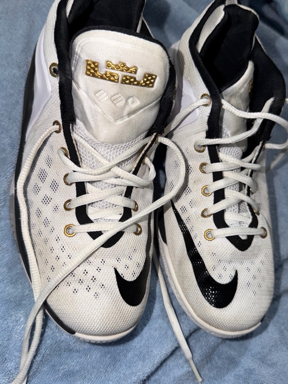 Nike Men’s White Black Gold Basketball Sneakers 6y